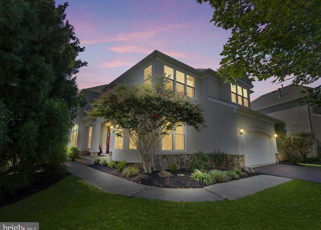Property at 43036 Hedgeapple Ct, Ashburn, VA 20147, 5 beds, 4.5 baths