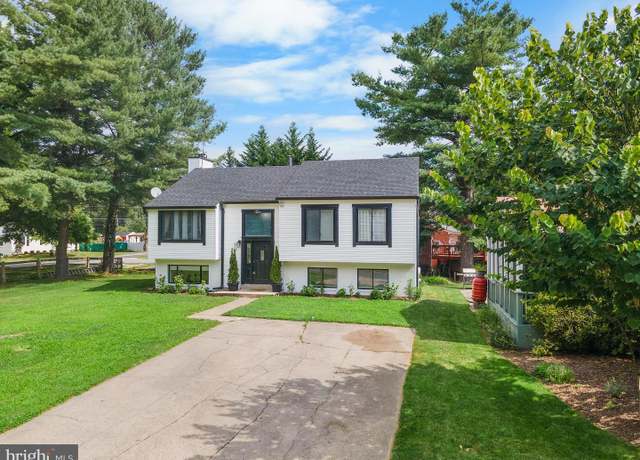 Property at 30 Pavilion Dr, Gaithersburg, MD 20878, 4 beds, 3.5 baths
