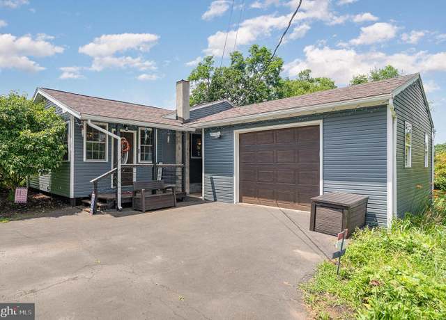 Property at 7400 Green Hill Rd, Harrisburg, PA 17112, 3 beds, 2 baths