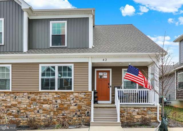 Property at 42 Pacific Blvd, Ephrata, PA 17522, 3 beds, 2.5 baths