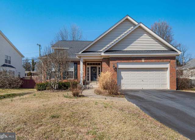 Property at 5204 Pine Crossing Ln, Burke, VA 22015, 4 beds, 3.5 baths