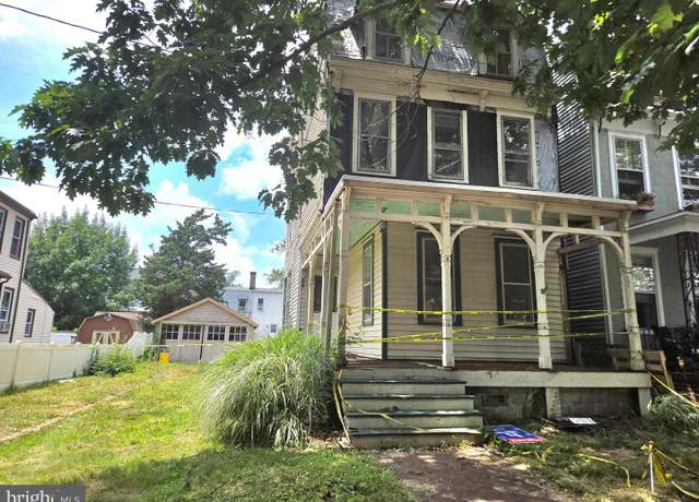 Property at 428 Locust Ave, Burlington, NJ 08016, 5 beds, 2 baths