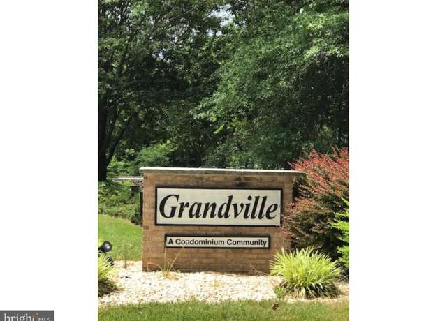 Property at 201 Silver Ct, Hamilton, NJ 08690, 3 beds, 1.5 baths