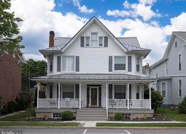 Property at 902 Main St, Saxton, PA 16678, 4 beds, 1.5 baths