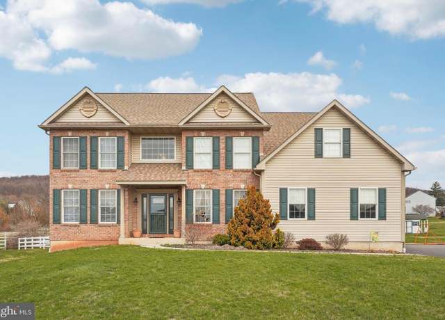 Property at 113 Martin Ln, Douglassville, PA 19518, 4 beds, 2.5 baths