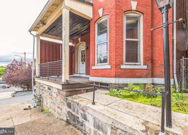 Property at 1307 14th Ave, Altoona, PA 16601, 3 beds, 2 baths