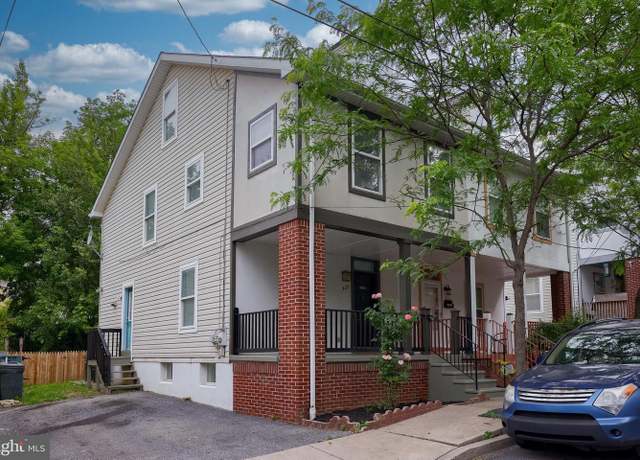 Property at 428 Locust St, Lancaster, PA 17602, 4 beds, 1.5 baths
