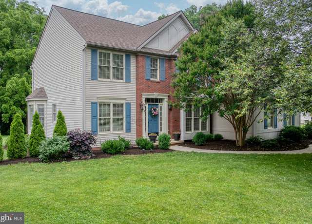 Property at 16 Fox Hollow Dr, Lancaster, PA 17602, 4 beds, 3 baths