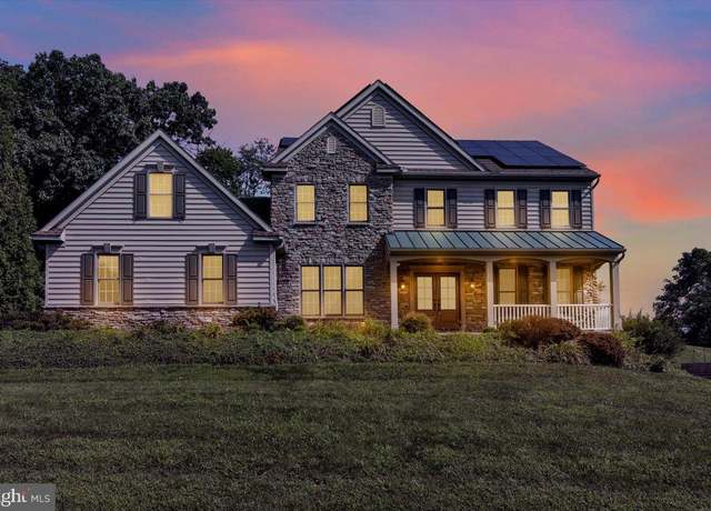 Property at 957 Castle Pond Dr, York, PA 17402, 5 beds, 3.5 baths