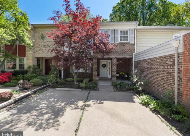 Property at 1034 Moorefield Creek Rd SW, Vienna, VA 22180, 3 beds, 3 baths