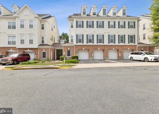 Property at 6831 Hampton Bay Ln, Gainesville, VA 20155, 3 beds, 2.5 baths