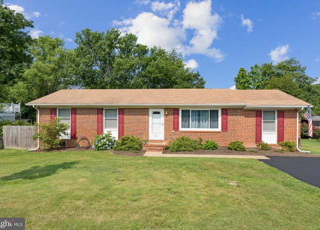 Property at 432 Lexington Ct, Fredericksburg, VA 22405, 4 beds, 1.5 baths