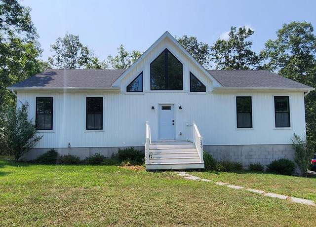 Property at 249 Fairview Oaks Ln, Berkeley Springs, WV 25411, 3 beds, 2 baths