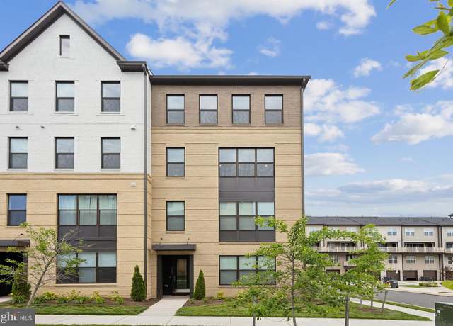 Property at 4902 Longmire Way #24, Chantilly, VA 20151, 3 beds, 2.5 baths