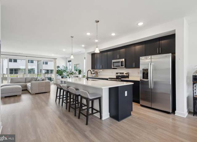 Property at 4902 Longmire Way #24, Chantilly, VA 20151, 3 beds, 2.5 baths
