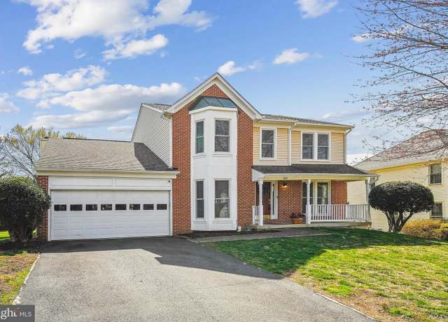 Property at 1305 Summerfield Dr, Herndon, VA 20170, 4 beds, 3.5 baths