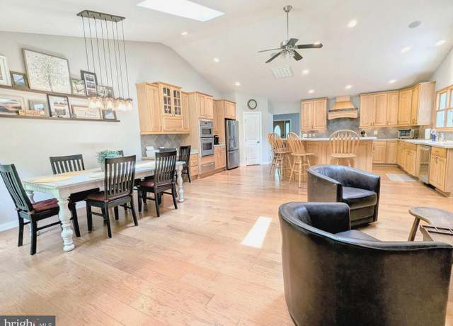Property at 717 Cloverfields Dr, Stevensville, MD 21666, 5 beds, 3.5 baths