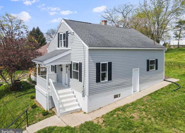 Property at 431 W Queen St, Chambersburg, PA 17201, 3 beds, 1 bath