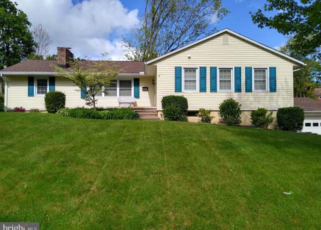 Property at 310 Crest Dr, Clarks Green, PA 18411, 3 beds, 2.5 baths