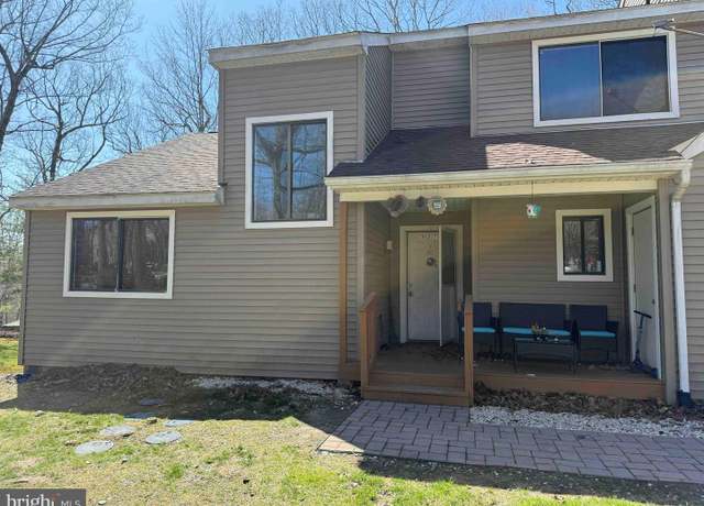 Property at 3301 Windermere Dr, Bushkill, PA 18324, 3 beds, 2 baths