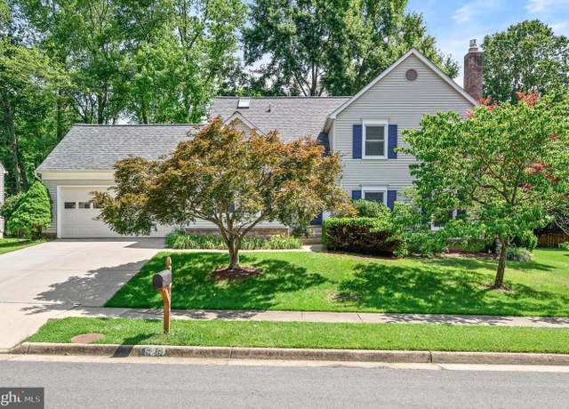Property at 5261 Dunleigh Dr, Burke, VA 22015, 4 beds, 3.5 baths