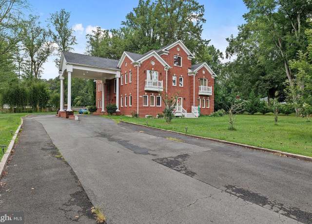 Property at 7230 Beverly St, Annandale, VA 22003, 10 beds, 7 baths