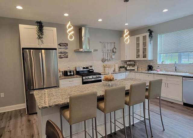 Property at 5814 Larpin Ln, Alexandria, VA 22310, 4 beds, 3 baths