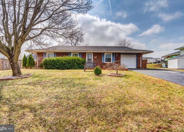 Property at 103 E Amhurst St, Sterling, VA 20164, 3 beds, 2 baths