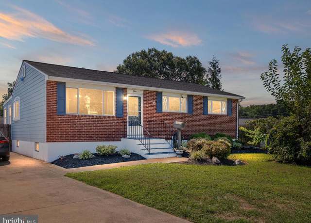 Property at 4 Gillis Ct, New Castle, DE 19720, 4 beds, 2 baths