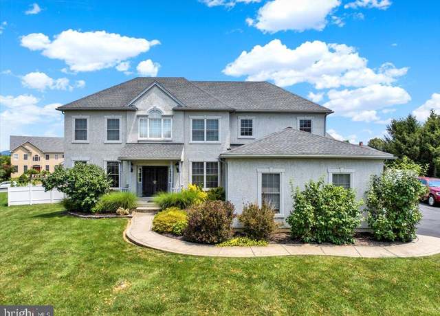 Property at 1680 E Thistle Dr, Reading, PA 19610, 4 beds, 2.5 baths