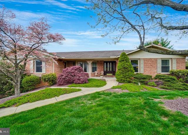 Property at 3665 Rimrock Rd, York, PA 17402, 4 beds, 3 baths