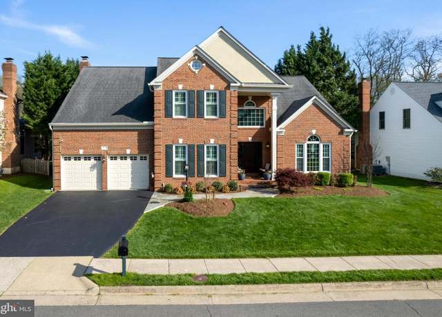 Property at 2519 Fallon Dr, Herndon, VA 20171, 4 beds, 4.5 baths