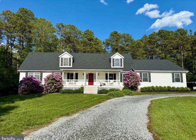 Property at 4 W Woodduck Dr, Tuckerton, NJ 08087, 4 beds, 3 baths