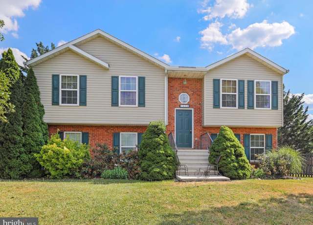 Property at 620 Dresden Cir, Greencastle, PA 17225, 3 beds, 2 baths