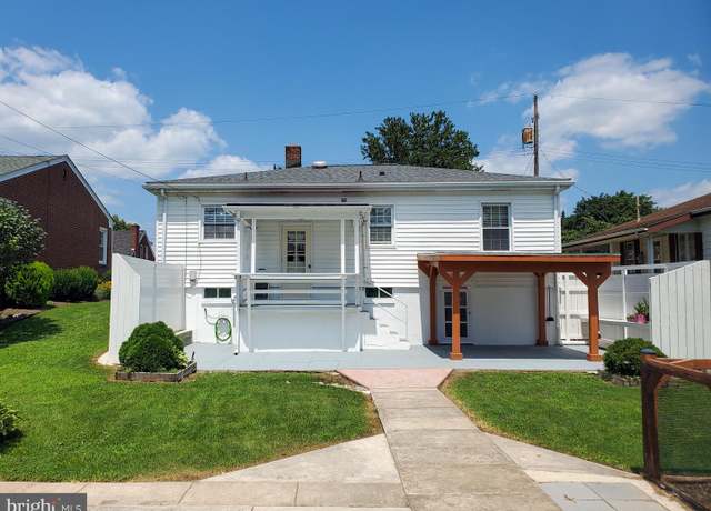 Property at 216 W Chestnut St, Cleona, PA 17042, 2 beds, 1 bath