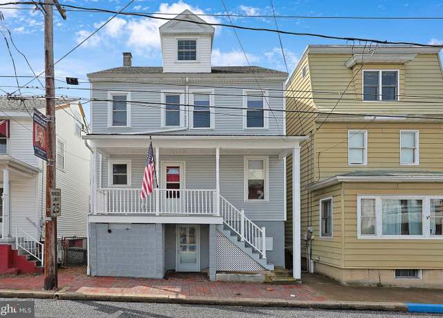 Property at 47 W Washington St, Middleport, PA 17953, 4 beds, 2 baths