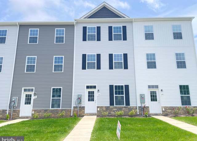 Property at 14 Snowdrop Ct, Kearneysville, WV 25430, 3 beds, 3.5 baths