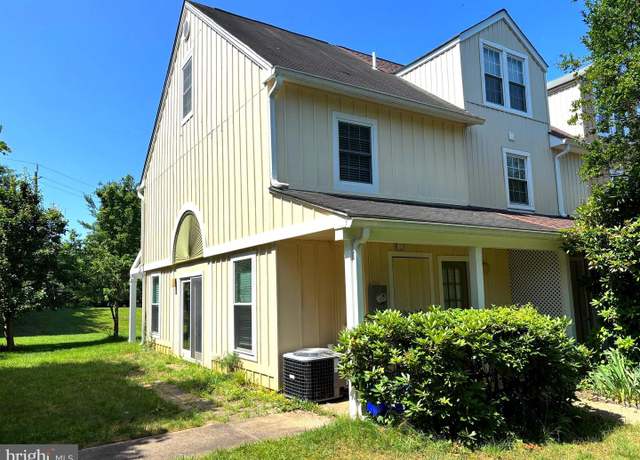 Property at 11900 Filly Ln, Gaithersburg, MD 20878, 3 beds, 2 baths