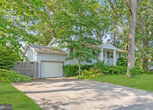 Property at 856 Somerset Dr, Toms River, NJ 08753, 4 beds, 2.5 baths