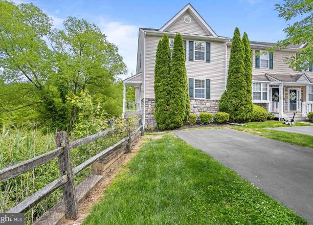 Property at 14 Hoag Ln, Aston, PA 19014, 3 beds, 2.5 baths