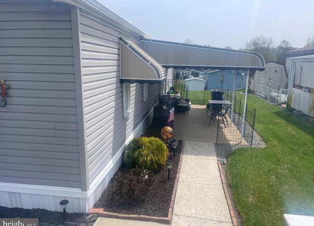 Property at 219 Winding Brook Run, North Wales, PA 19454, 2 beds, 1.5 baths