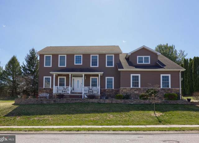 Property at 2401 Clairian Dr, York, PA 17403, 4 beds, 3 baths