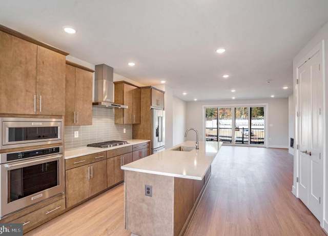 Property at 1609 Fellowship Sq, Reston, VA 20190, 3 beds, 3.5 baths