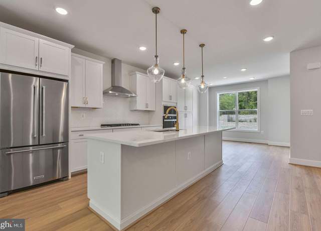 Property at 1609 Fellowship Sq, Reston, VA 20190, 3 beds, 3.5 baths