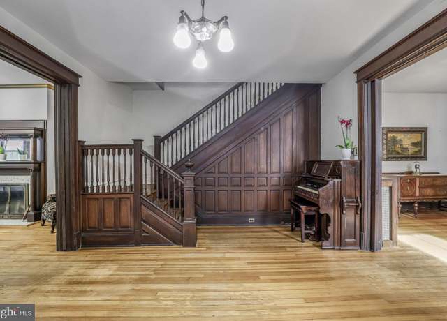 Property at 720 A St SE, Washington, DC 20003, 7 beds, 4.5 baths