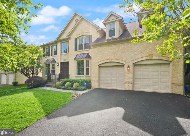 Property at 10915 Lamplighter Ln, Potomac, MD 20854, 4 beds, 4.5 baths
