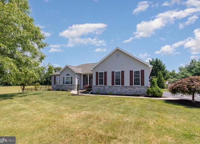 Property at 123 Stonehouse Rd, Carlisle, PA 17015, 3 beds, 3.5 baths