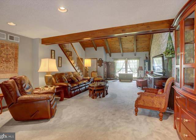 Property at 75 Brookmeadow Ln, Chambersburg, PA 17201, 4 beds, 3 baths