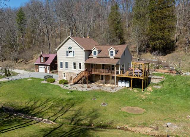 Property at 124 Pump House Ln, Seven Valleys, PA 17360, 3 beds, 3 baths