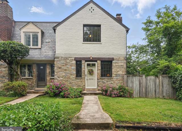 Property at 711 Avon Pl, Alexandria, VA 22314, 3 beds, 1.5 baths
